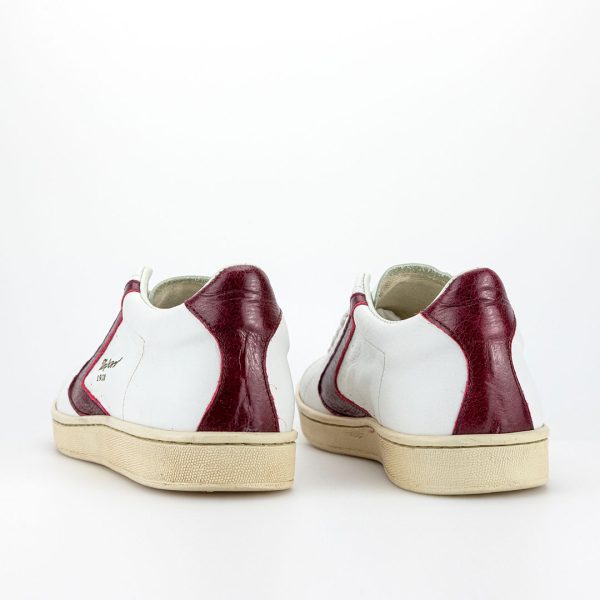 sneakers vera pelle bianche baffo bordeaux viste dall'alto