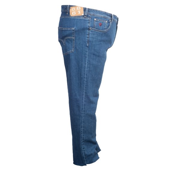 jeans di fianco