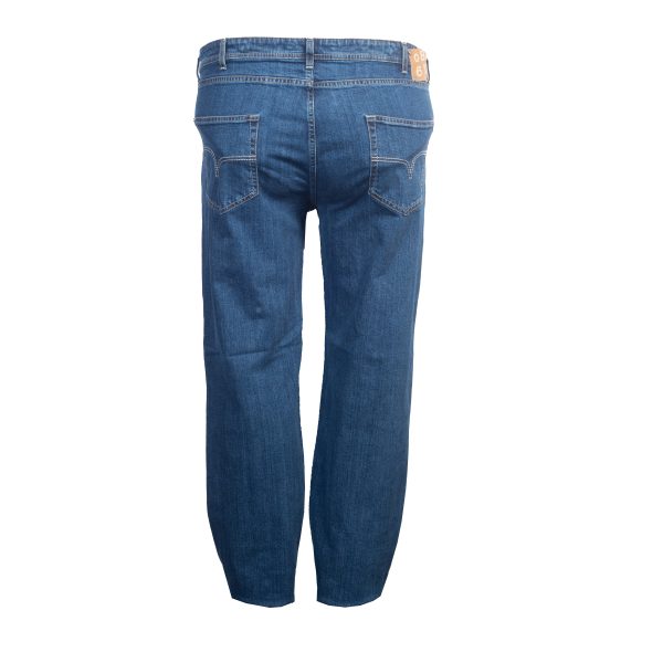 jeans azzurro dietro